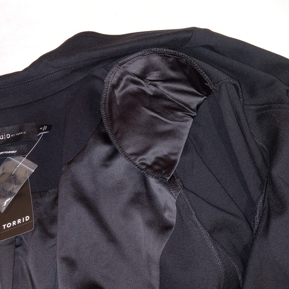 Torrid Womens Studio Ponte Tailored Fit 1 Button Blazer Jacket Size 4X NWT Black - Picture 16 of 16